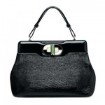 The handbag: a precious present to the elegant and stylish women of the history